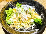 鶏とキャベツのしそぽん酢がけサラダ(餃子工房ちびすけ 十三店)
