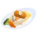 シーフードオムライス(ホワイトソース)カニクリームコロッケのせ（【menu限定価格商品あり】カリーWEST百名店2020 いずみバーグ 御幣島店）