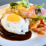 目玉焼きハンバーグランチ  150g（タヒーノ）