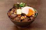 【濃厚】温泉卵のニンニクバター醤油カットステーキ丼(150g) Soft Boiled Egg Garlic Butter Cut Steak Bowl（肉テロ！肉たらしくてぎゅう 田町店）