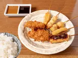 チキンカツ2枚と串揚げ5本定食（串揚げ処 味串）