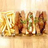 ● 激辛！メキシカンSALSAチキンカツ(180g！)サンド・ポテトセット（カツサンドのお店 キッチン88）