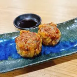大粒！粗挽き肉 揚げ焼売 (2個)【酢醤油】（【関西風＆広島風お好み焼き・鉄板焼き】 桜家）