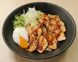 F-1116】炙り鶏チャーシュー半熟玉子丼Regular Size Roasted Chicken Rice Bowl with Soft-boiled Egg(濃厚鶏白湯つけ麺 どっかん 西中島南方駅前店)