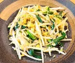 ニラともやしの中華風卵炒め(餃子工房 ちびすけ 阿倍野橋店)