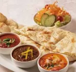 3 カレー+サラダ + ナン/ライス 3 CURRY + SALAD + NAN/RICE（スターケバブインドカレーハラル専門店）
