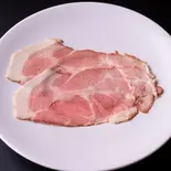 薄切りチャーシュー(1枚)(人類みな家族(ファミリー) 恵比寿本店)