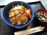 「ランチ限定」豚カルビ丼（炭火焼肉兄弟カルビ・東城商店）