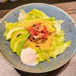 人気No.3温玉&アボカドタコライス(カレー&タコライス 皇亭ペンギン神田店)