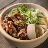肉うどん hot udon with beef（うどん幸波）