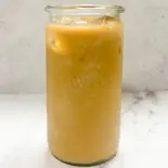 アイスカフェラテ(フェアトレードの豆を使用しています)（けさらんぱさらん）