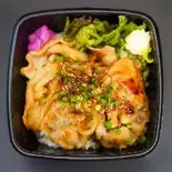 生姜焼き丼(おべんと にゅーるーつ)
