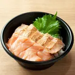 炙りサーモンとサーモン丼(レギュラーサイズ)（【元祖】でか盛り海鮮問屋 すすきの店）