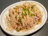 切り蒸し鶏 白切鸡（中華ビストロ享京味シャンジィンウェ）
