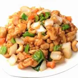 鶏肉とカシューナッツの炒め（新記餃子酒場）