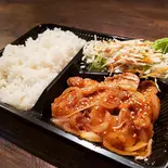 【豚ロースプレート】ピリ辛味噌炒め（￥500バーグ食堂）