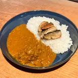 燻製イワシ＆牛テールのカレー（【牛テールカレー専門店】くさのね劇場）