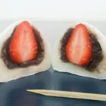 いちご大福(黒こし餡)2個(もちや)
