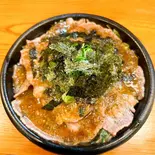和牛コウネ炙り丼 ご飯普通盛り（【へべれ家自慢の唐揚げ＆お弁当】瀬戸内酒場 へべれ家）