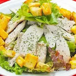 Chicken Ceasar Salad チキンシーザーサラダ（Off Broadway）