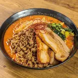 炙りチャーシュー乗せ冷やし担々麺 Roasted pork Cold Dandan noodles（汁なし担々麺まずはこれ辛 早稲田店）