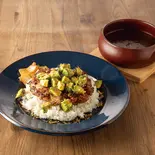 くずし粗挽きハンバーグとアボカドのカレー(Time is Curry シャポー市川店)