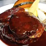 自家製ハンバーグ フォアグラを載せたロッシーニ風 Homemade hamburger with foie gras（ふれんち食堂UMEYA）