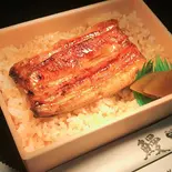 鰻 弁当(小) 半身（鰻 登亭 新宿店）