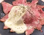 熟成ローストビーフ丼 チーズ（タピオカ＆韓国フード専門店 ミンチャ）