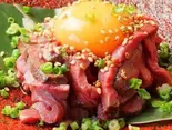 ローストビーフユッケ roast beef with egg yolk 150gm(肉バルbistro 旬)