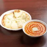【ラッシー付きチーズナンセット】 トマトペーストのカレー/ Tomato base Curry Cheese Nan Set（ナマステ豊平店）