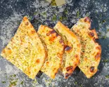 チーズガーリックナン - Cheese Garlic Nan（ザ・テイスティー・ハブ レストラン＆バー）