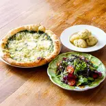 しらすと生海苔のチーズベースとサラダセット（la Pacchia）