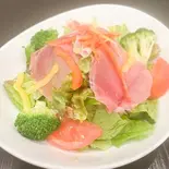 彩り野菜と生ハムのサラダ（trattoria craft）