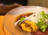 桜肉とウニのカルパッチョ（馬バル 健 -たける-）