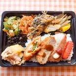 おきなわ弁当(日替わり)（おきなわパーラー はつこい）