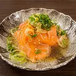 やみつきネギ塩サーモン（酒と肴 めから鱗）