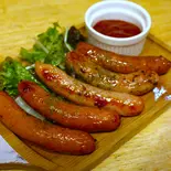肉好き必見!5種ソーセージ盛り合わせ(肉が旨い店!レッドコング)