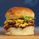 黒毛和牛スマッシュバーガー トリプルパティ（smash＆shake burger）
