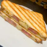 燻製ベーコン×チーズホットサンド（Cafe and BAR スープ et）