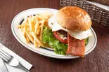 ベーコンエッグBURGER(フライドポテト付き)(ONE THE DINER)
