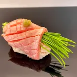 南まぐろ【トロと芽ねぎの炙りネギマ】柚子胡椒添え（鮨 比良乃）