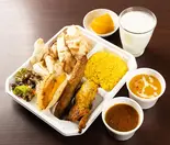 レディースセット(2種類のカレー&サラダ&ライス&ナン&シシカバブ&パパド&チキンティッカ&ドリンク&デザート)(インディアン ラソイ)