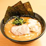 とんこつ醤油ラーメン水餃子乗せ(3個) Tonkotsu soy sauce ramen with boiled gyoza（らーめん一二三家(和田町一二三家製麺)）