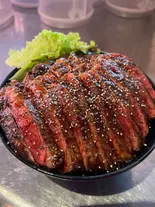ワンポンドステーキ丼（レッドロック 博多大名店）