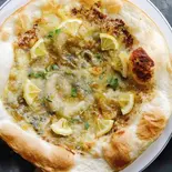 ゴルゴンゾーラと蜂蜜レモンのピザ（レストラン＆バー ワンステップ南浦和店）