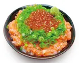【サーモン人気No.2】サーモンねぎトロといくら丼（海鮮丼の駅前 心斎橋店）