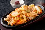 ピリ辛キムチ 牛ホルモン鉄板焼き（旨辛スタミナ鉄板焼き 天神軒 西新店）