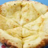 {193} チーズガーリックナン CHEESE GARLIK NAAN（サンティ 谷津店）