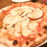 ゴルゴンゾーラとリンゴ（la Pacchia）